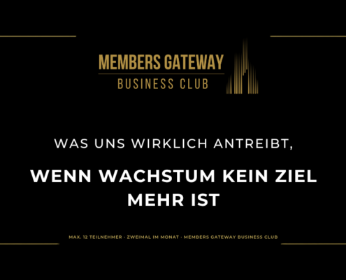 Schwarz-goldenes Beitragsbild „Was uns wirklich antreibt, wenn Wachstum kein Ziel mehr ist", Kategorie Perspektiven, Members Gateway Business Club